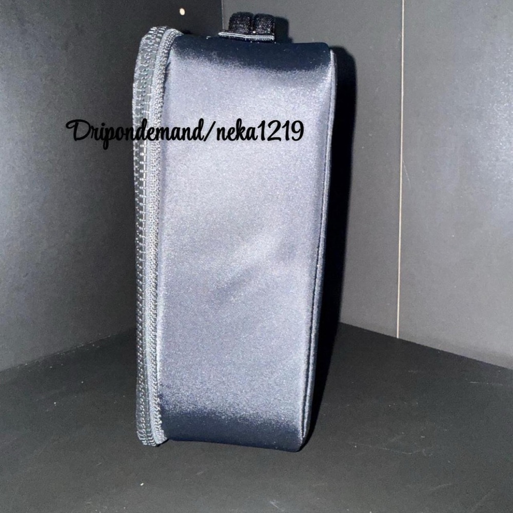 Lululemon New Crew Lunch Box- Black - Picture 6 of 9